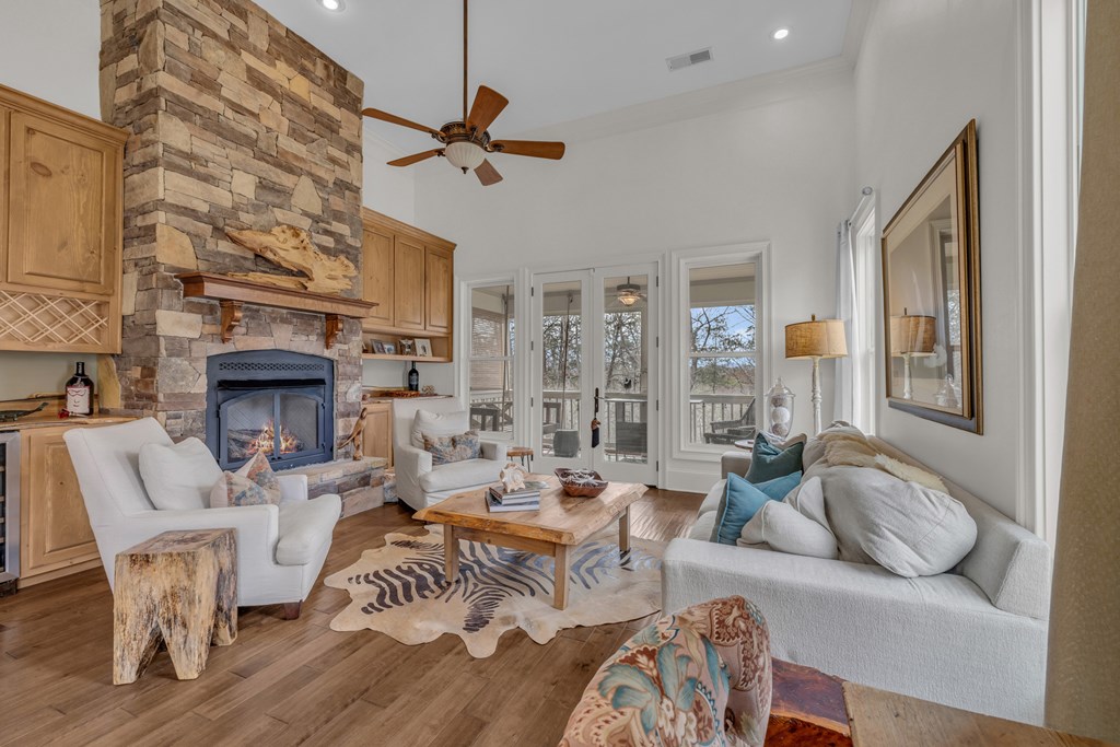 352 Licklog Ridge