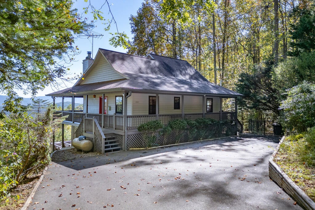 1109 Flat Rock Gap Road