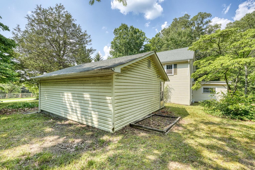 333 Lickskillet Road