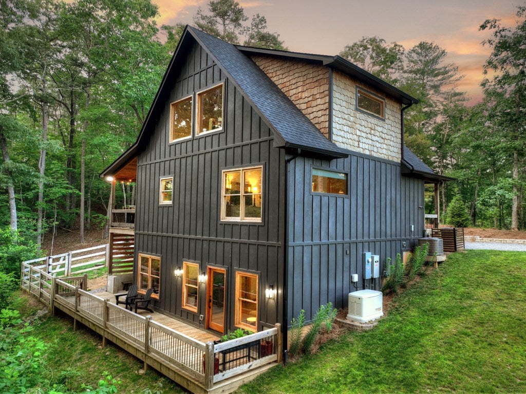 270 Wild Oaks Way