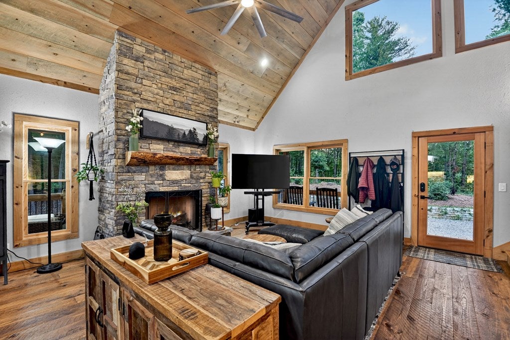 270 Wild Oaks Way