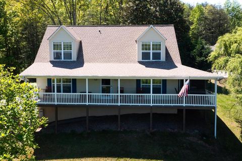 A home in Hayesville