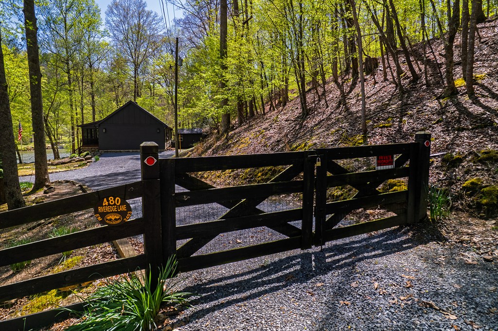 480 Riveredge Lane
