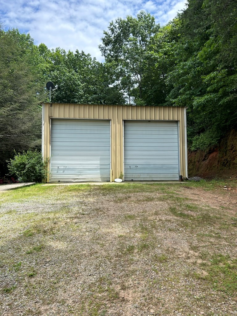 7677 Albury Road