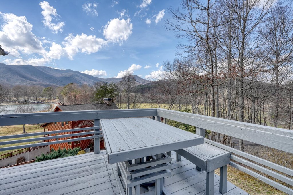 240 Ruby Lake Drive N