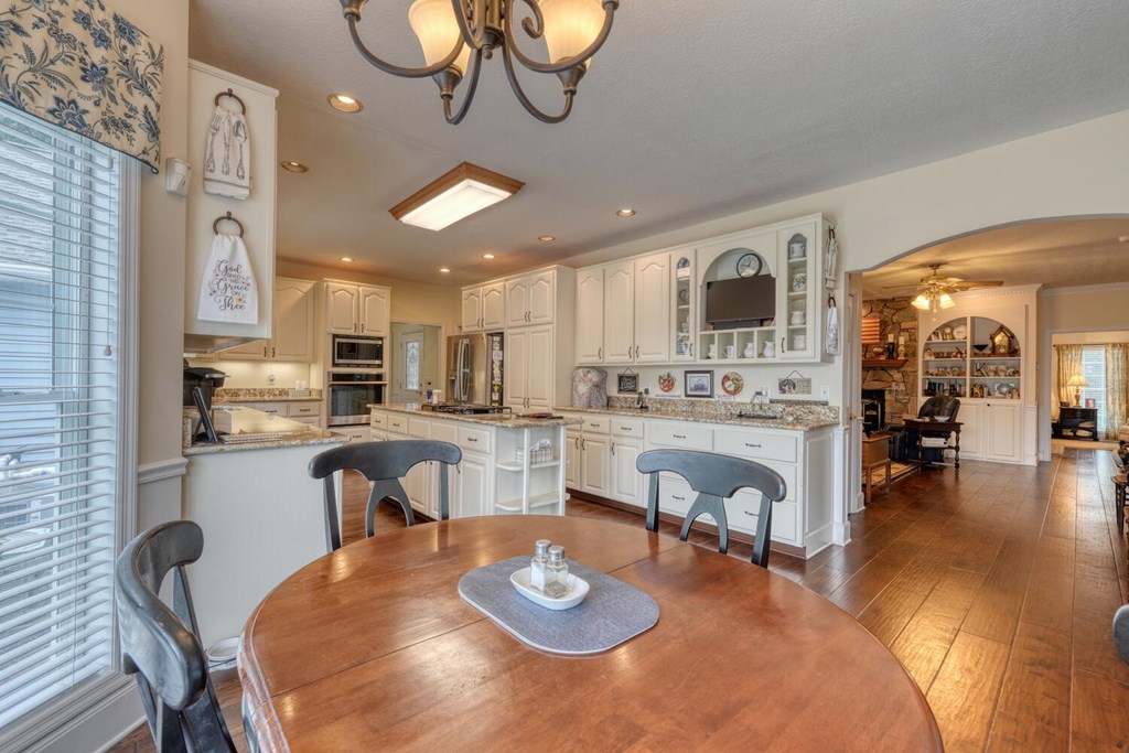 Blairsville, Georgia, 30512, United States, 4 Bedrooms Bedrooms, ,4 BathroomsBathrooms,Residential,Active,1892611