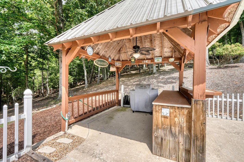 Blairsville, Georgia, 30512, United States, 4 Bedrooms Bedrooms, ,4 BathroomsBathrooms,Residential,Active,1892611