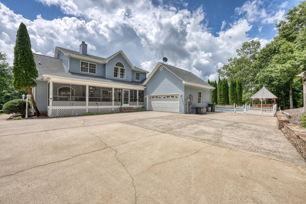 Blairsville, Georgia, 30512, United States, 4 Bedrooms Bedrooms, ,4 BathroomsBathrooms,Residential,Active,1892611