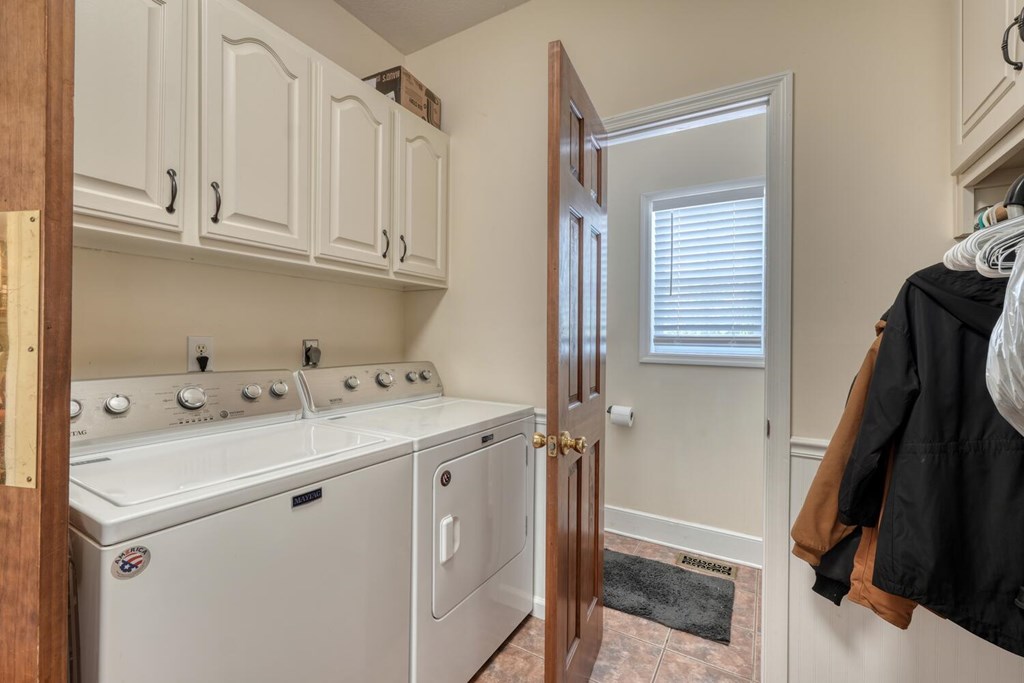 Blairsville, Georgia, 30512, United States, 4 Bedrooms Bedrooms, ,4 BathroomsBathrooms,Residential,Active,1892611