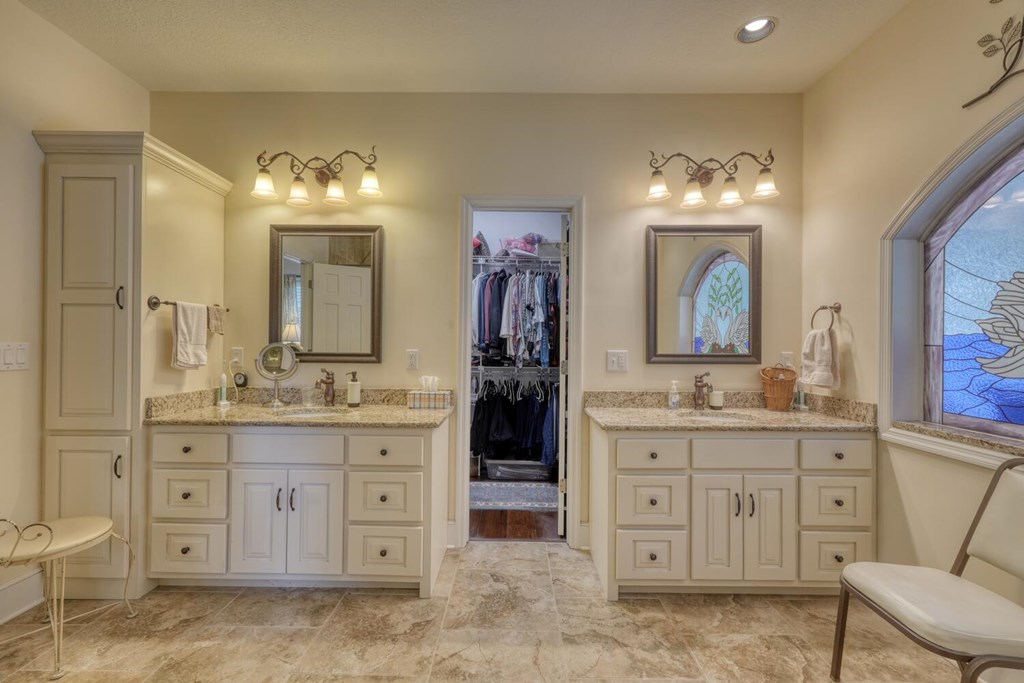 Blairsville, Georgia, 30512, United States, 4 Bedrooms Bedrooms, ,4 BathroomsBathrooms,Residential,Active,1892611