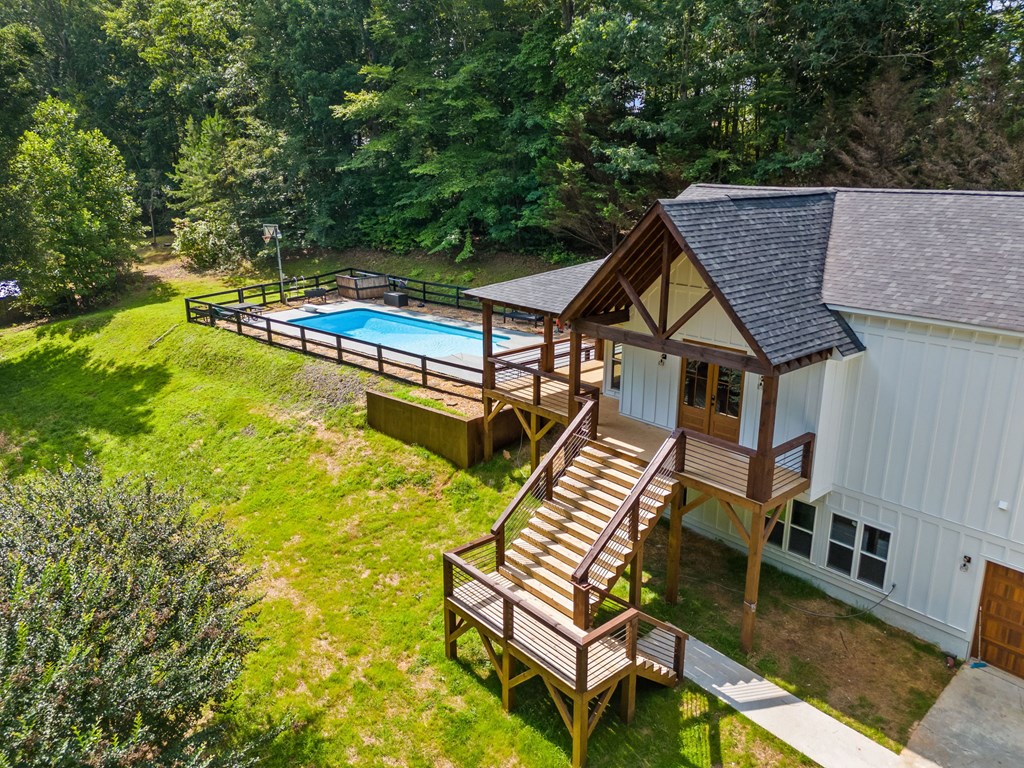 109 Lakeview Court