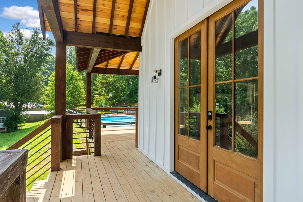 109 Lakeview Court