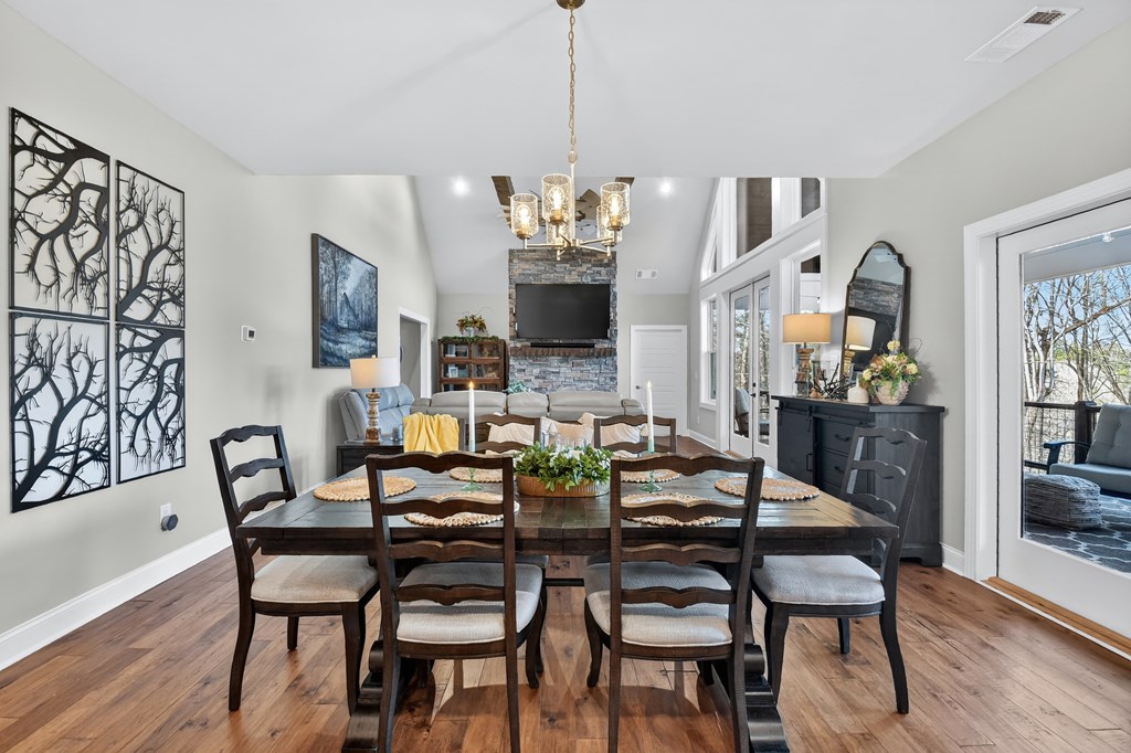 912 Lazy River Lane