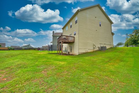 A home in Adairsville