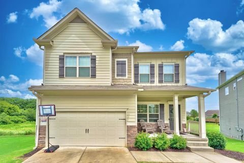 A home in Adairsville