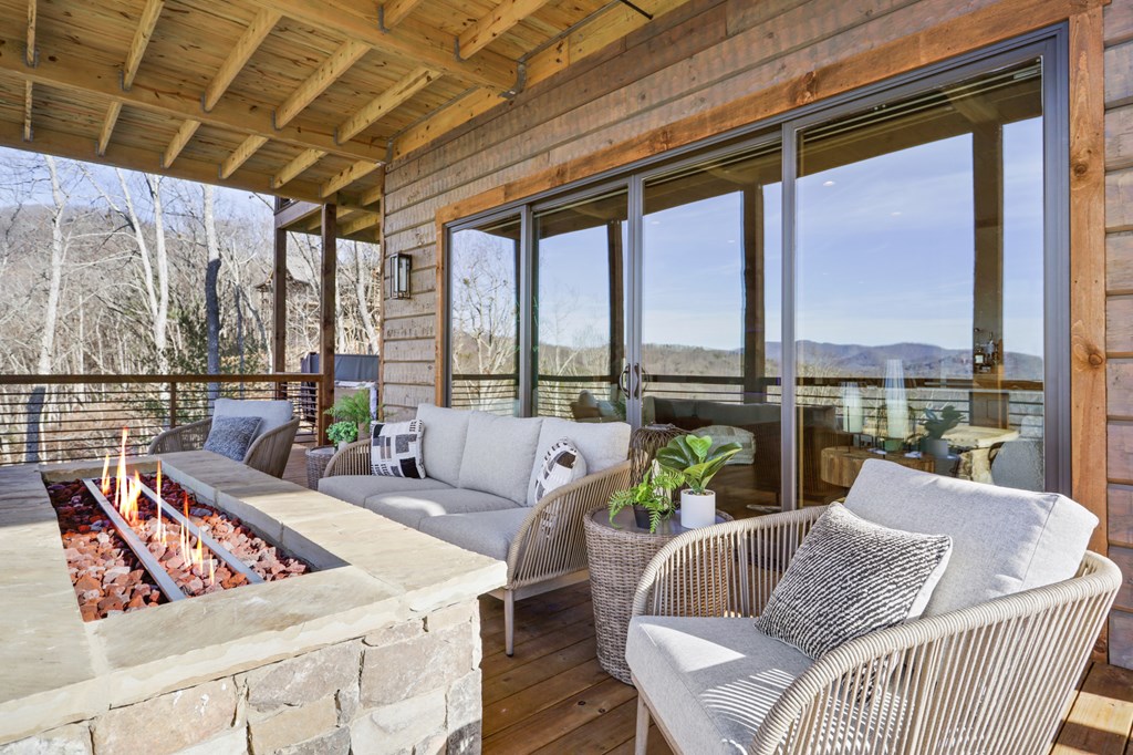 Mineral Bluff, Georgia, 30559, United States, 4 Bedrooms Bedrooms, ,6 BathroomsBathrooms,Residential,Active,1914767