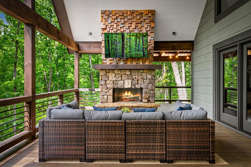 Blue Ridge, Georgia, 30513, United States, 3 Bedrooms Bedrooms, ,4 BathroomsBathrooms,Residential,Active,2028743
