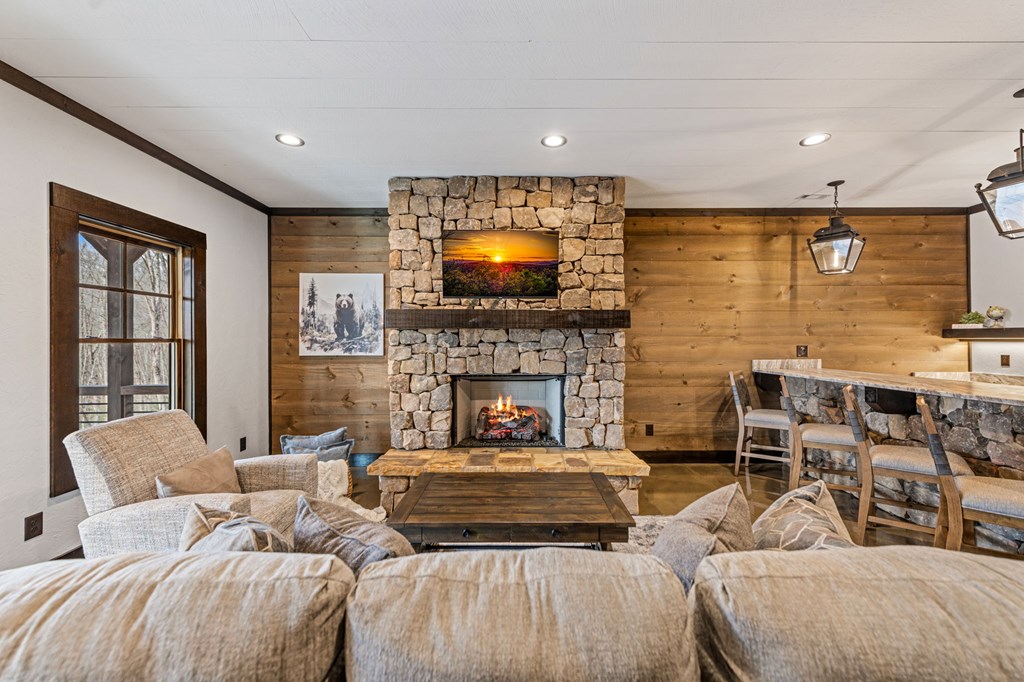 Blue Ridge, Georgia, 30513, United States, 3 Bedrooms Bedrooms, ,4 BathroomsBathrooms,Residential,Active,2028743