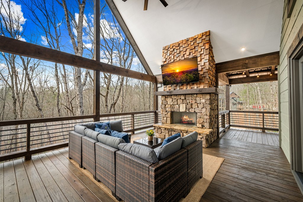 Blue Ridge, Georgia, 30513, United States, 3 Bedrooms Bedrooms, ,4 BathroomsBathrooms,Residential,Active,2028743