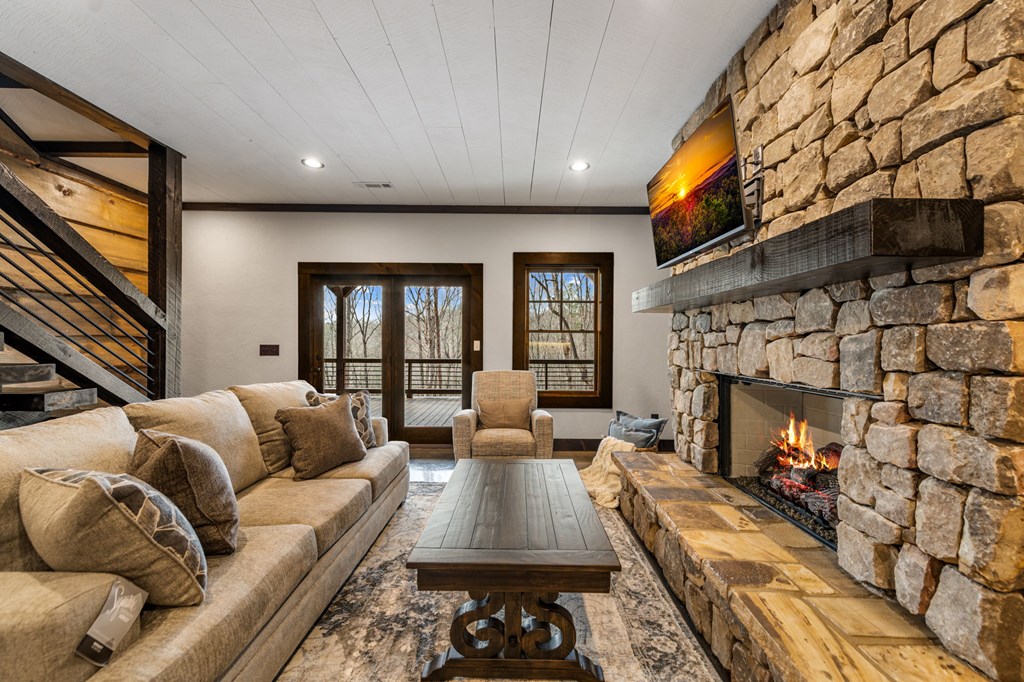 Blue Ridge, Georgia, 30513, United States, 3 Bedrooms Bedrooms, ,4 BathroomsBathrooms,Residential,Active,2028743
