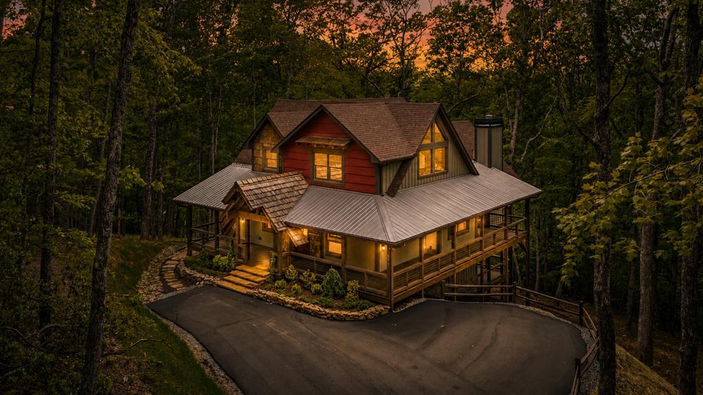 Blue Ridge, Georgia, 30513, United States, 3 Bedrooms Bedrooms, ,4 BathroomsBathrooms,Residential,Active,2028743