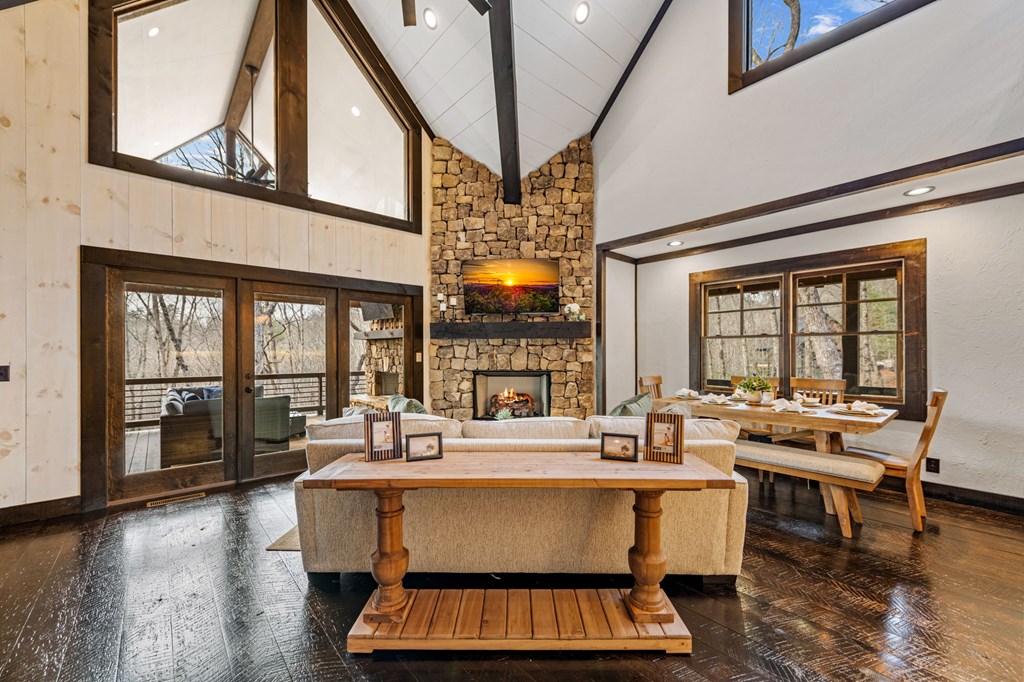 Blue Ridge, Georgia, 30513, United States, 3 Bedrooms Bedrooms, ,4 BathroomsBathrooms,Residential,Active,2028743