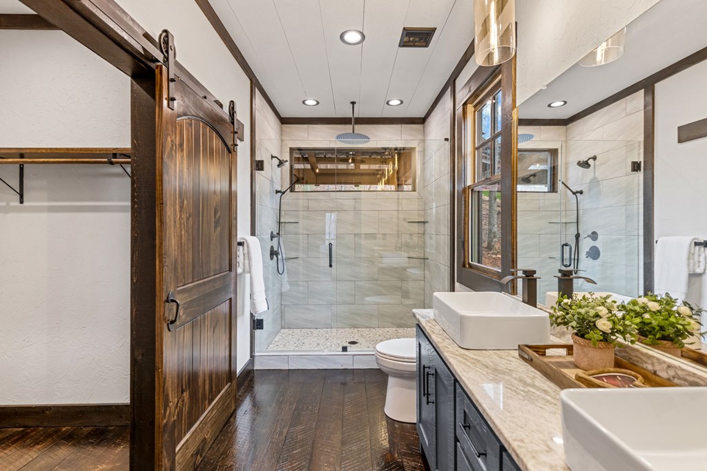 Blue Ridge, Georgia, 30513, United States, 3 Bedrooms Bedrooms, ,4 BathroomsBathrooms,Residential,Active,2028743