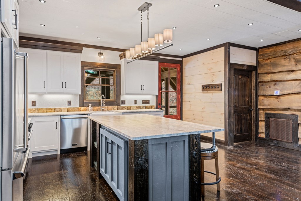 Blue Ridge, Georgia, 30513, United States, 3 Bedrooms Bedrooms, ,4 BathroomsBathrooms,Residential,Active,2028743