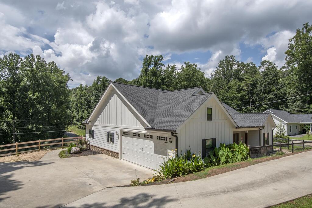 346 Woodland Lane