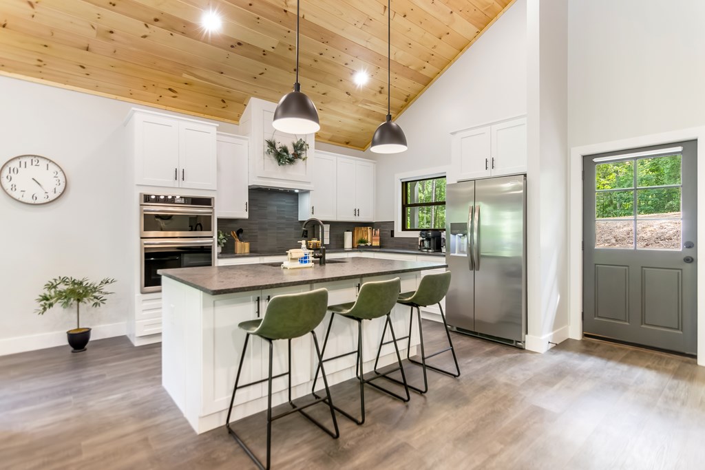 560 Eagle Mountain Drive W