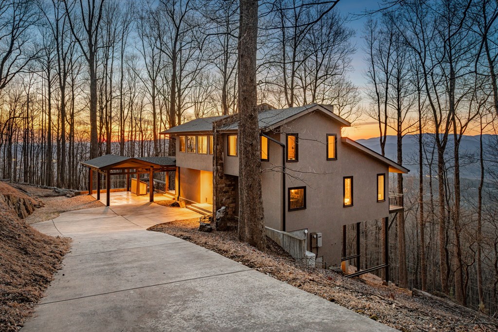 82 Ridgehaven Lane