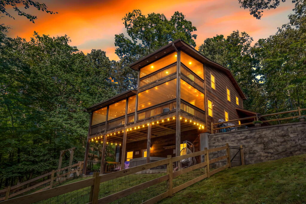 111 Windy Valley Spur