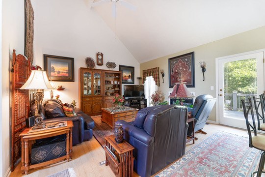 909 Golf Course Circle
