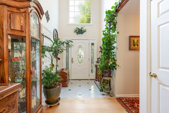 909 Golf Course Circle