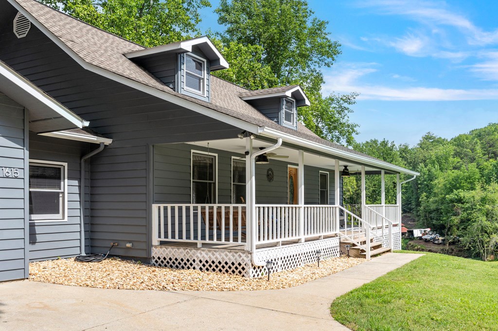 1615 East Vineyard Road