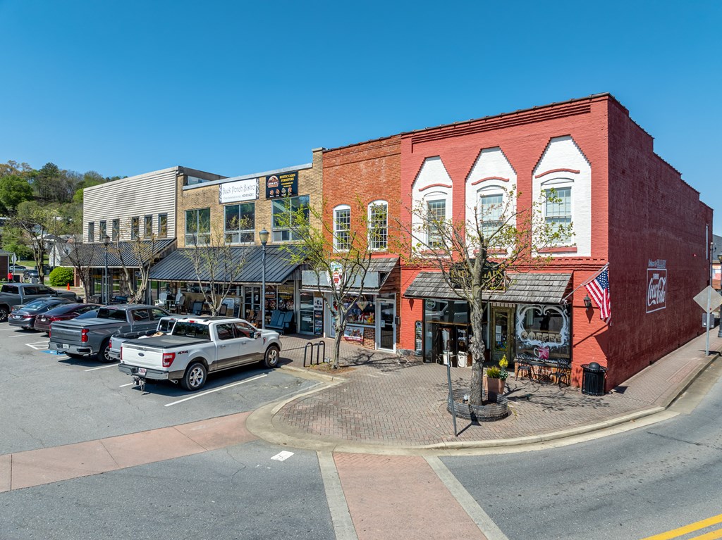 4 Northside Square