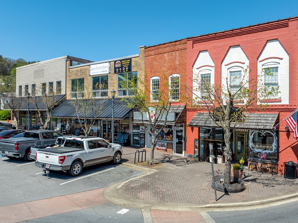 4 Northside Square