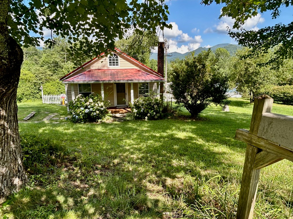136 West Vineyard