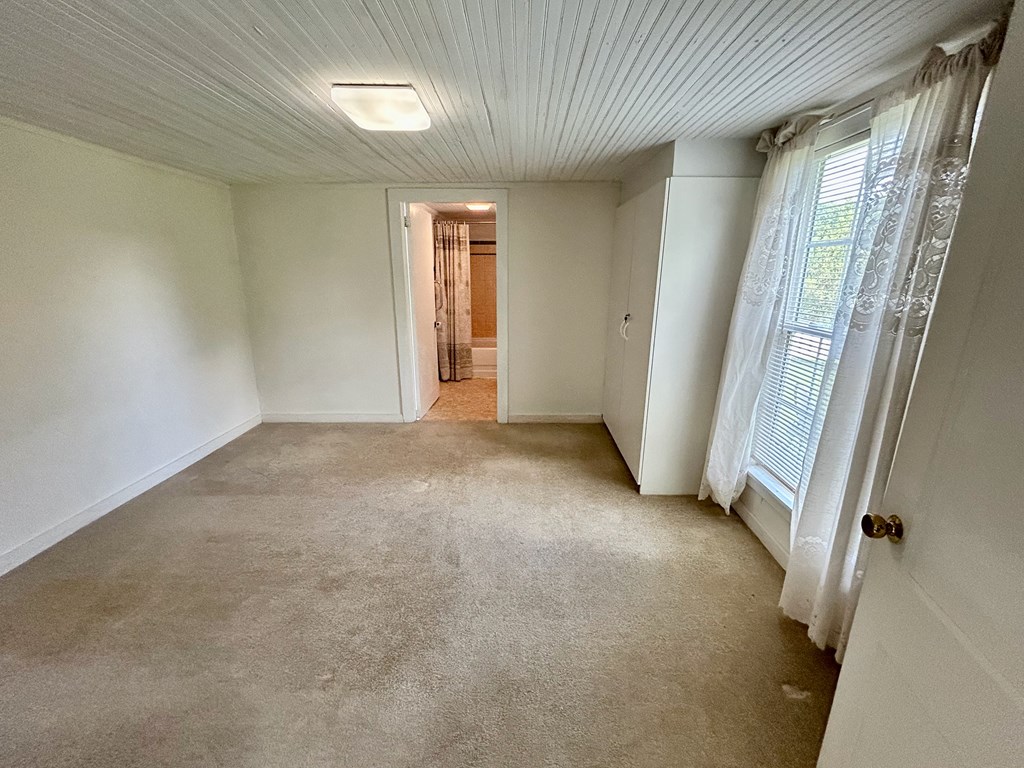 136 West Vineyard