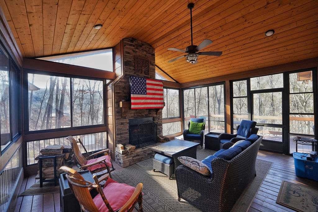 520 Mountain Falls Loop
