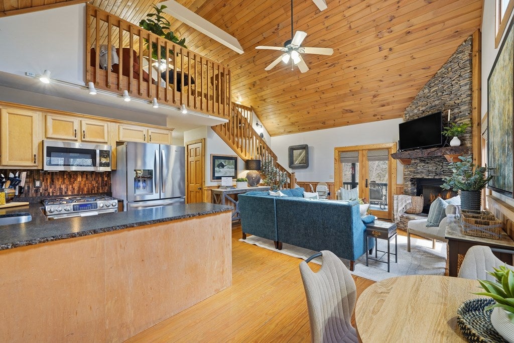 1449 Cherokee Lane