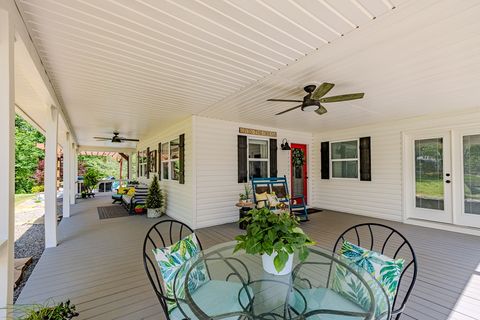 A home in Hayesville