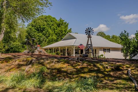 A home in Hayesville