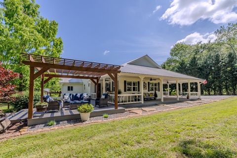 A home in Hayesville