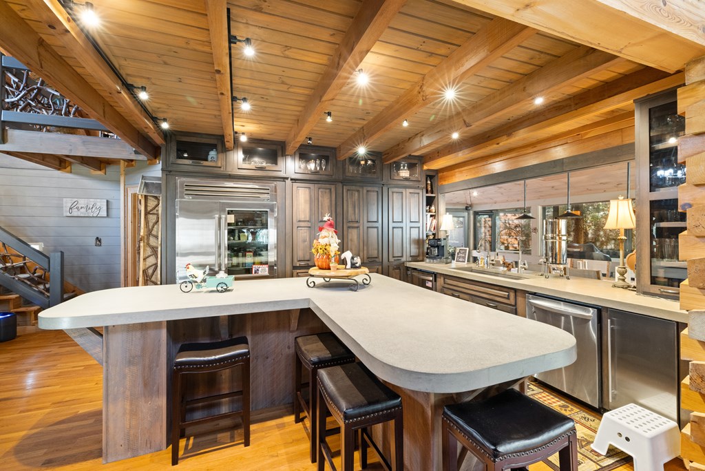 Blue Ridge, Georgia, 30513, United States, 4 Bedrooms Bedrooms, ,4 BathroomsBathrooms,Residential,Active,1990018
