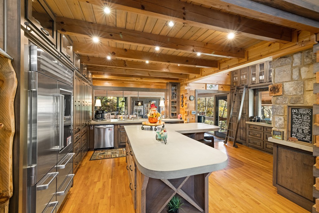 Blue Ridge, Georgia, 30513, United States, 4 Bedrooms Bedrooms, ,4 BathroomsBathrooms,Residential,Active,1990018