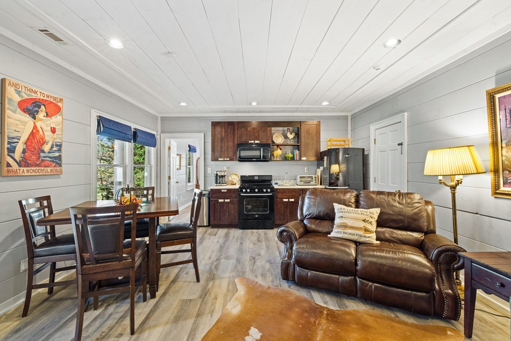 Blue Ridge, Georgia, 30513, United States, 4 Bedrooms Bedrooms, ,4 BathroomsBathrooms,Residential,Active,1990018