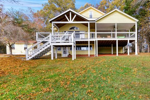 A home in Hiawassee