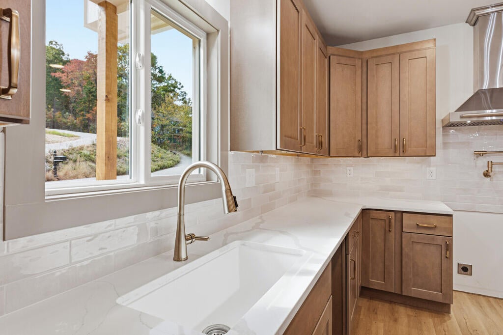 132 Coras View