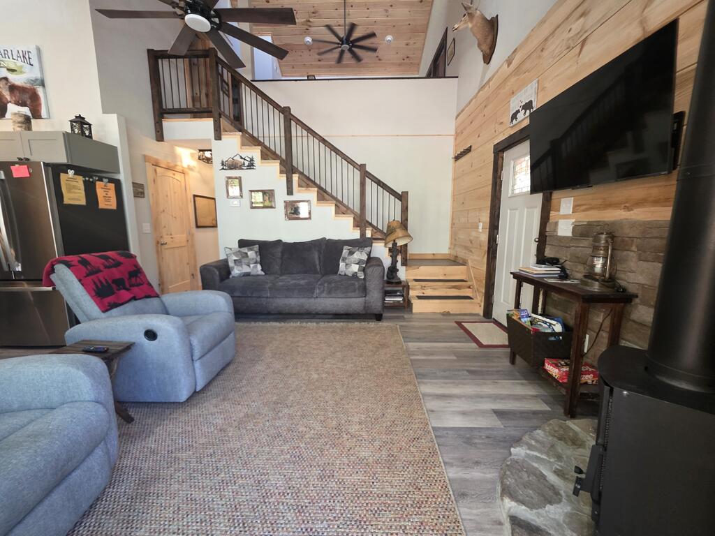 690 Hiwassee Creek Est